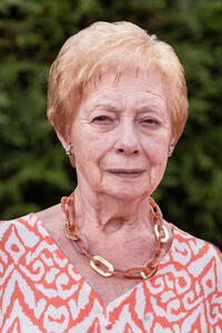 Mia Lowette